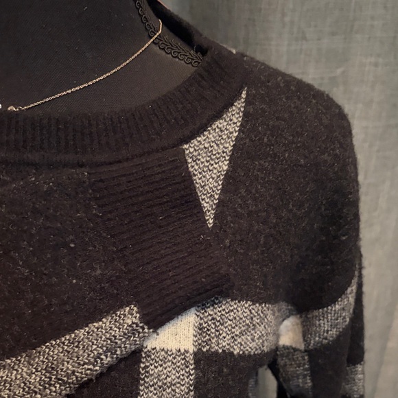 Banana Republic Women's Black Plaid Crewneck Sweater - Picture 3 of 4